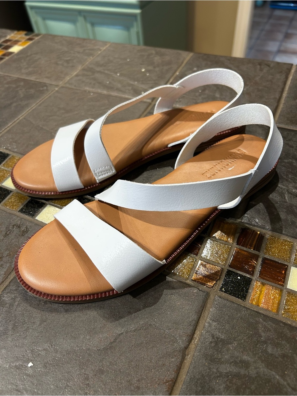 Cushionaire white sandals 6.5